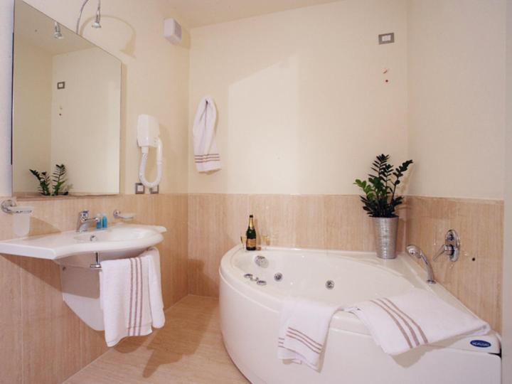 Blue Relais Garda Hotel Carpenedolo Exterior photo