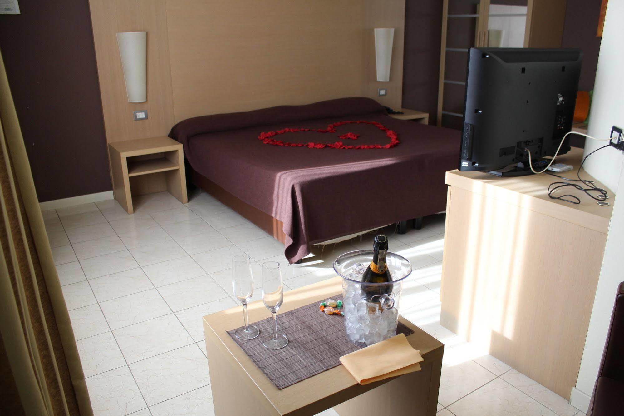 Blue Relais Garda Hotel Carpenedolo Exterior photo